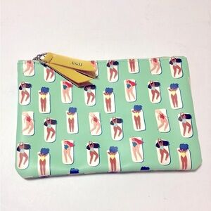 IPSY June 2020 "Make Waves" Summer Sunbathers Makeup Bag